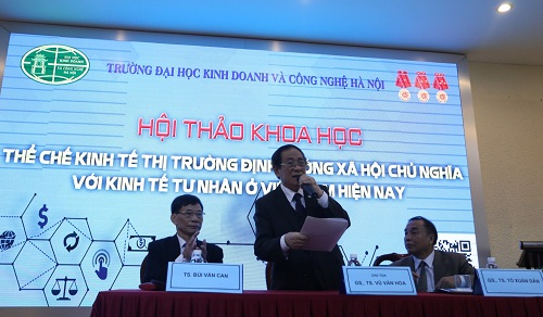 GS.TS.NGND Vũ Văn Hóa, Phó Hiệu trưởng phát biểu tại Hội thảo